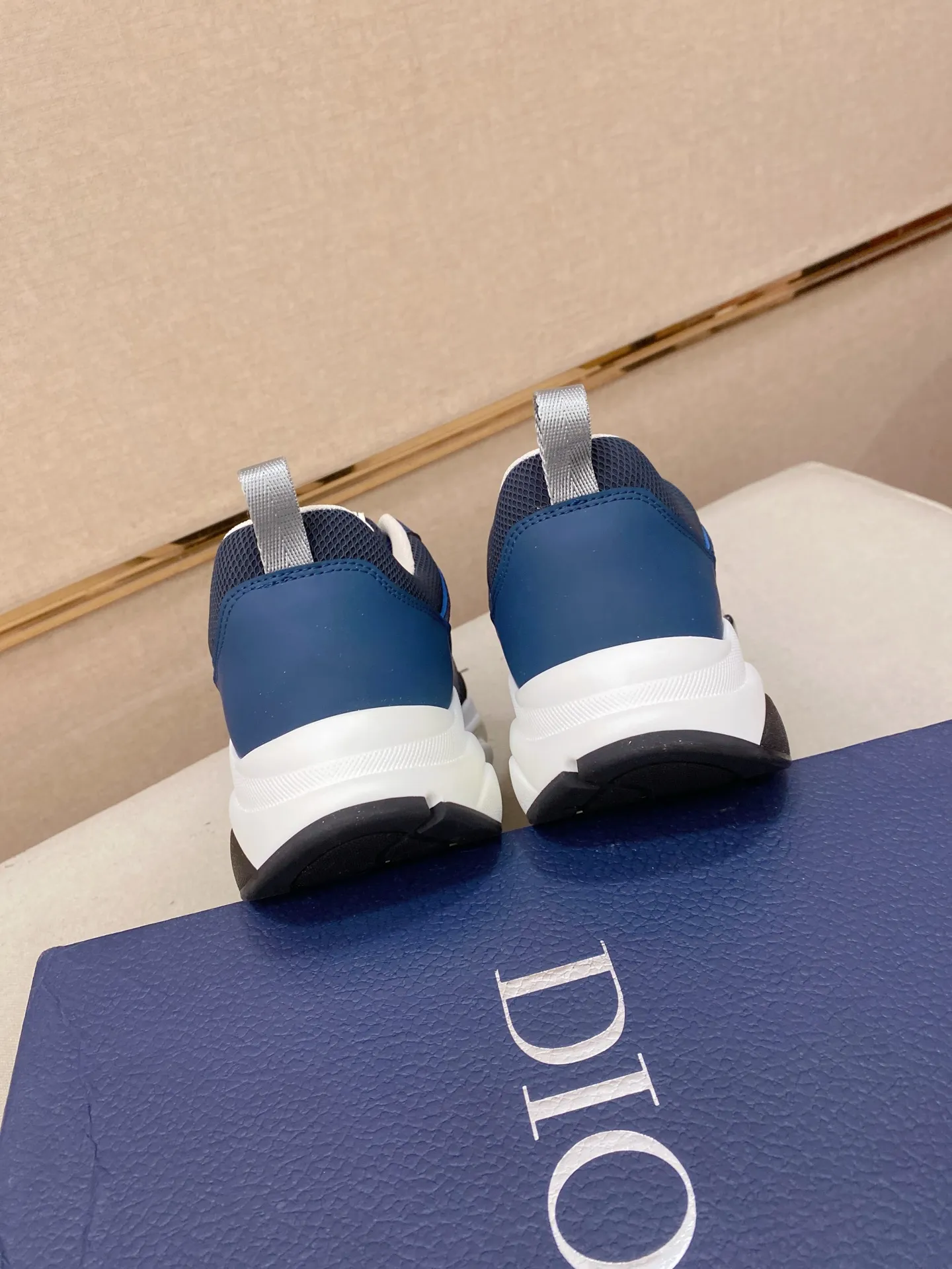 Men's shoes💰 462💰🇮🇹🇮🇹Dior d The new model is on sale at the same time at the counter. The upper 🇮🇹 is imported Italian first-layer cowhide, and the lining is fully imported sheepskin 💪💪. It is a complete 1⃣️ to 1⃣️ replica 🇮🇹💪💪, ⚠ Sole: The original sole is specially provided by the original factory. The exclusive movable molded sole is super comfortable. ⚠Original factory single goods, 🔍🔍high quality, you can enter and leave the counter at will, welcome to compare⚠. Code number: 38-44. Can be customized 45-46.